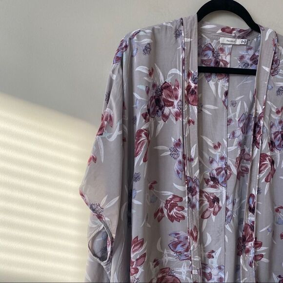 ARITIZA “Talula” Cosmia Floral Kimono - Picture 5 of 7